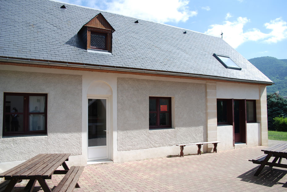 Cour, salle de jeux - Accueil de groupe Cour, salle de jeux - Accueil de groupe