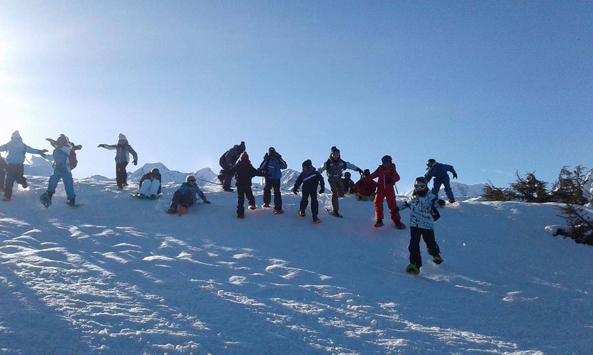 Encadrement enfants raquettes Ã  neige - Centre de vacances Le Choucas, Pyrénées