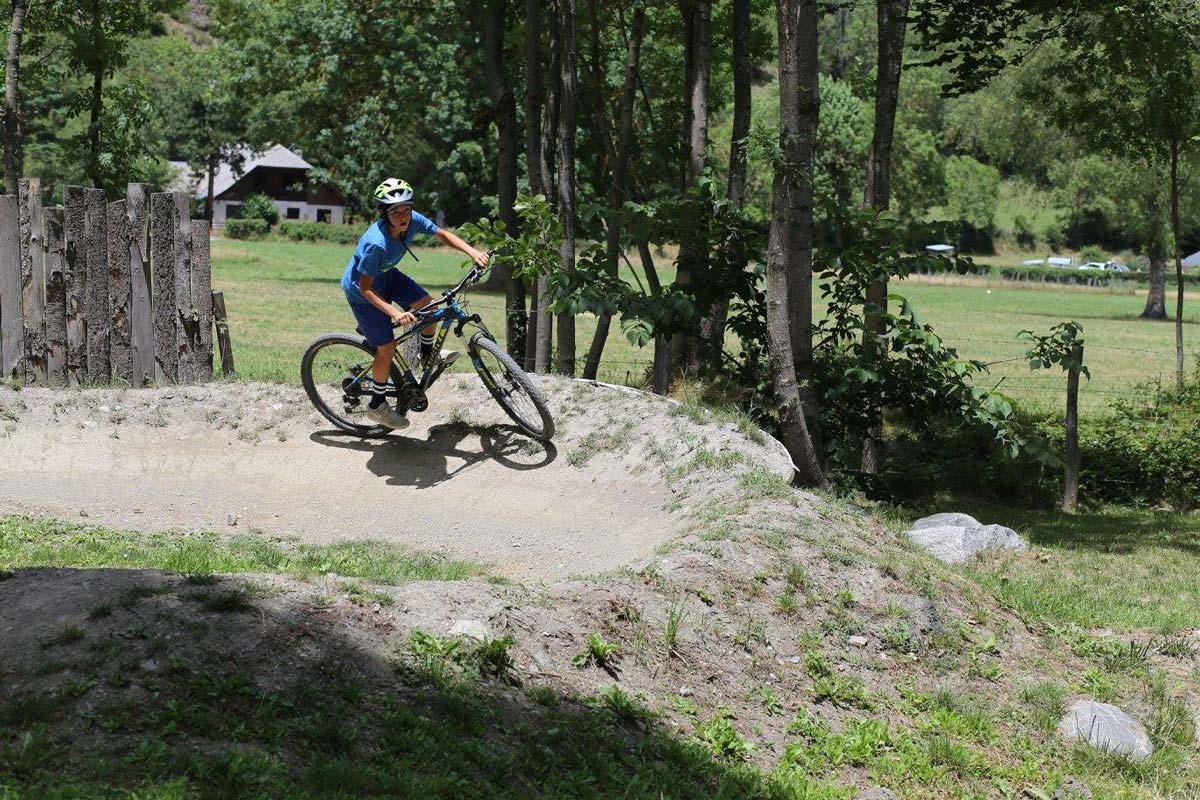 Activité VTT au centre de vacances Le Choucas, Hautes-Pyrénées 65